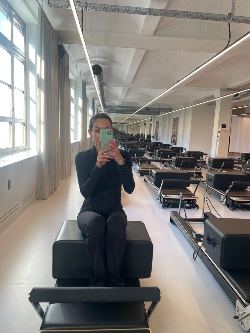 Simone im YTTP Friedrichshain auf dem Reformer